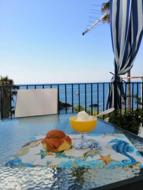 Terrazza Riviera dei ciclopi